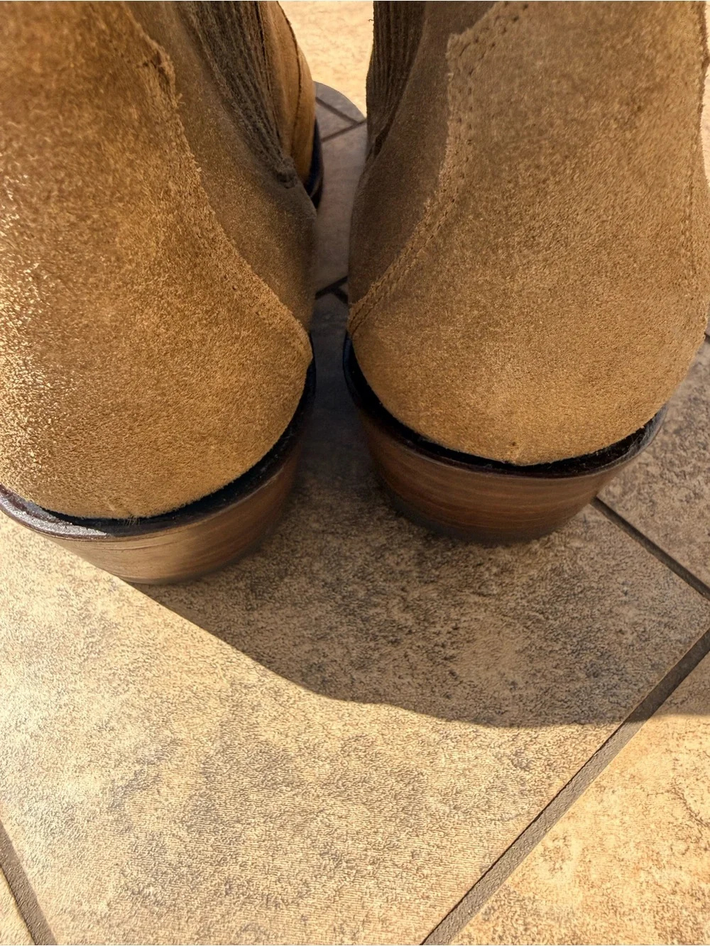 Women’s FRYE boots size 10 suede Chelsea Ankle Boots — Tan